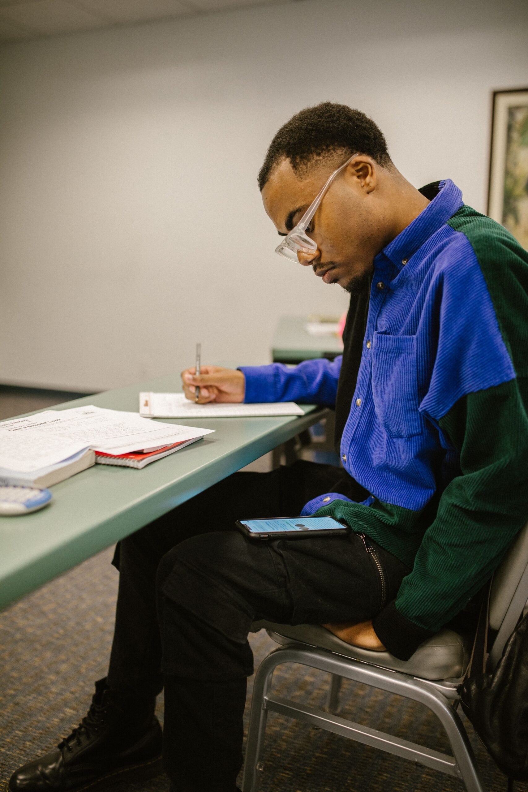 How to contact a university admissions office before applying